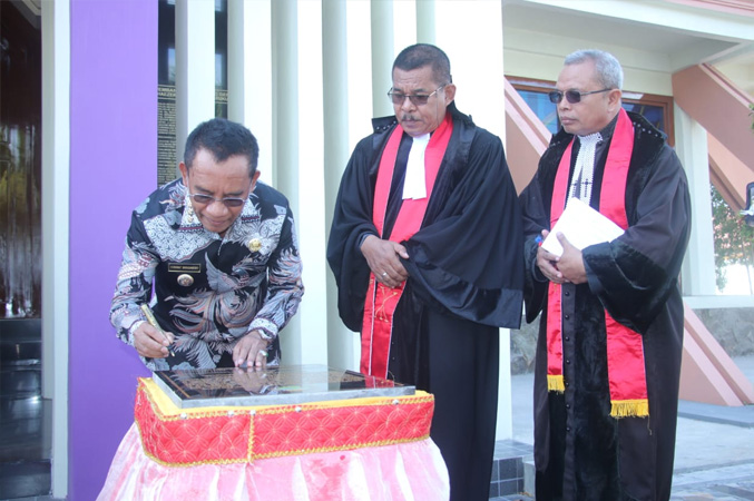 Resmikan Gereja Ebenhaezer Haruku Sameth Ini Pesan Bupati Siwalima