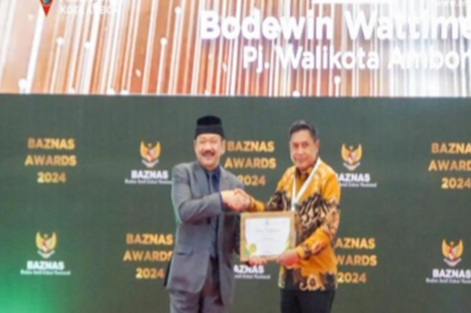 Walikota Ambon Kembali Terima Penghargaan Siwalima